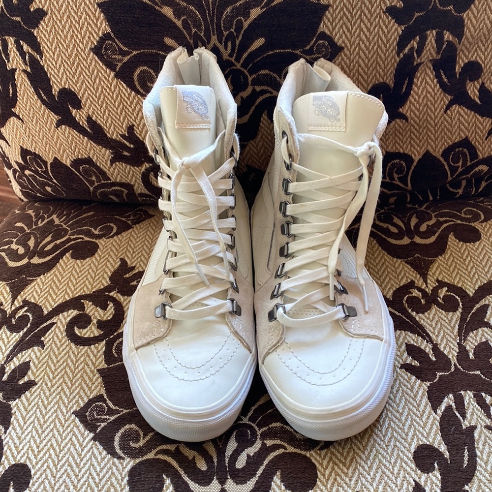 Vans ladies 8 off the wall scotch guard water proof leather suede canvas fur